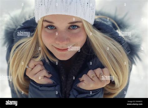 Cute blonde teen Banque de photographies et dimages à haute résolution