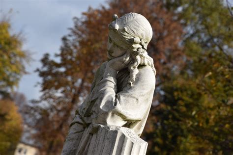 Stary Cmentarz W Zdu Skiej Woli Ciekawe Nagrobki Ciekawa Historia