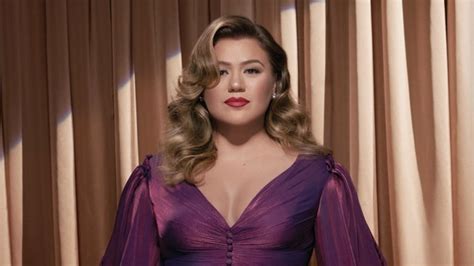 Kelly Clarkson Confirms Second Holiday Album When Christmas Comes