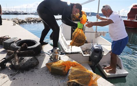 Slobodna Dalmacija Tri tone smeća u eko akciji ronioci su izvukli iz