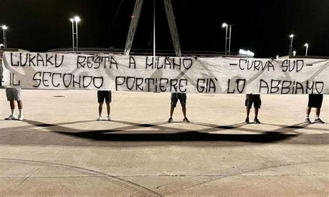 Juve Striscione Degli Ultras Lukaku Resta A Milano Il Secondo