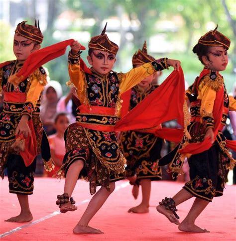 Tari Remo Sejarah Makna Komposisi Gerakan Serta Perkembangan Saat Ini