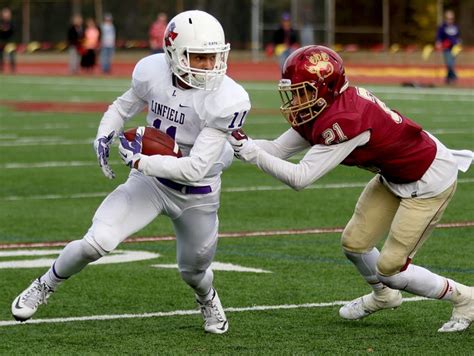 Linfield Dominates Willamette Football 49 7