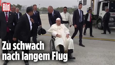 Jakarta Papst Franziskus Im Rollstuhl Empfangen Youtube