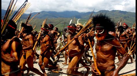 War Dance Of Dani Tribe In Baliem Valley West Papua Youtube