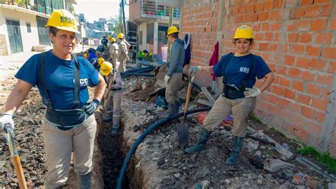 AySA trabaja para llegar con agua potable a más barrios populares de