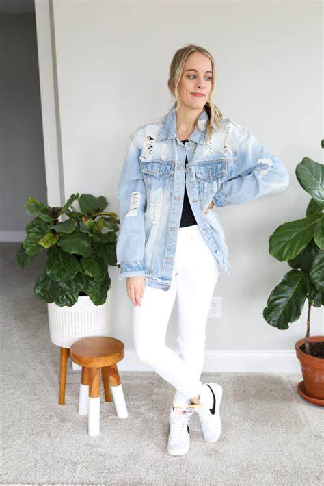 White Jeans And Denim Jacket Outfit Atelier Yuwaciaojp