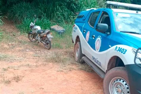 Após troca de tiros bandidos PM apreende motocicleta na zona rural