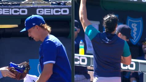 Weaver and Ray engage in a post-anthem standoff | 09/25/2022 | Kansas City Royals