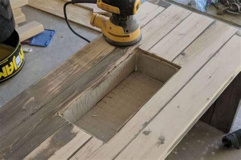 How to Remove Polyurethane From Wood Without Chemicals