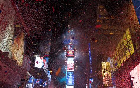 WATCH LIVE New Year S Eve 2025 Ball Drop As Heavy Rain Forecast For