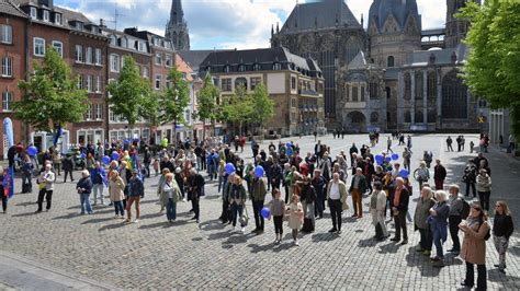 Pulse Of Europe L Dt Zur Kundgebung Auf Den Katschhof In Aachen