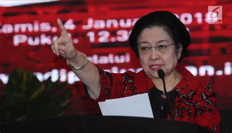 Foto Megawati Soekarnoputri Serahkan Rekomendasi Bagi Empat Cagub