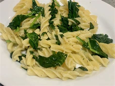 Easy Garlic Spinach Pasta - HaveRecipes.com