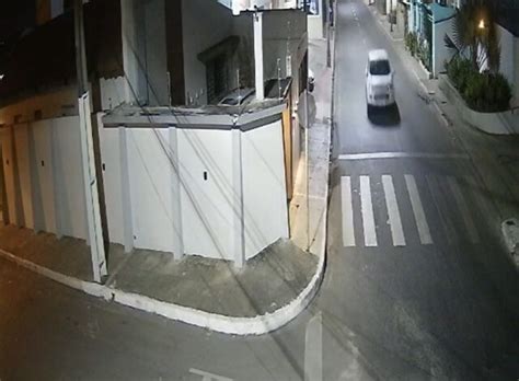 Conquista Vídeo flagra carro fazendo zigue zague antes de acidente na