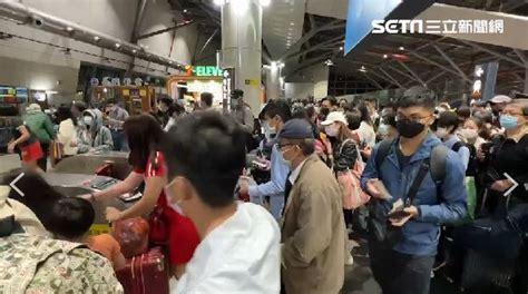 人潮擠爆畫面曝光！民眾搶搭接駁車 高鐵：可於1年內退票 生活 三立新聞網 Setncom