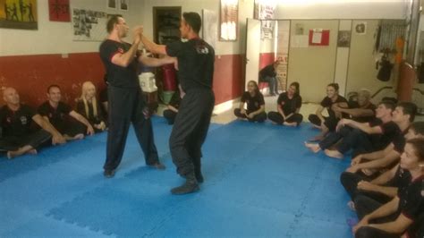 ESCOLA DE KUNG FU HU LONG CURSO INTENSIVO DE DEFESA PESSOAL