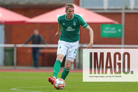 V Li Lasse Rosenboom Sv Werder Bremen Ii On The Ball Crop Single