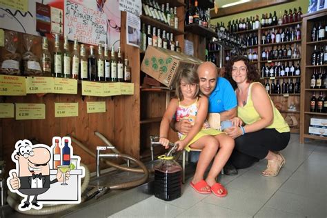 Lo Sfizio Divino Enoteca Wine Shop Con Vino Sfuso Pub Bar Monopoli