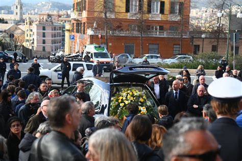 Funerale Di Vincenzo Spera Basilica Piena A Carignano La Repubblica