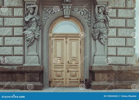 Gran Puerta De Madera Tallada Bonita Entrada Con Puerta De Madera Y