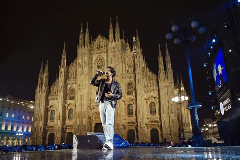 Milano In Estasi Piazza Duomo Sold Out Per Radio Italia Live Il