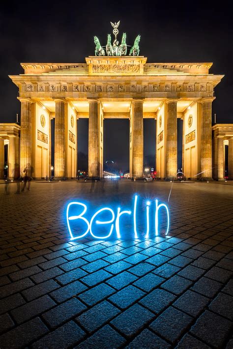 Şehirler Mimari Berlin Neon Zelight Glow Hd Telefon Duvar Kağıdı