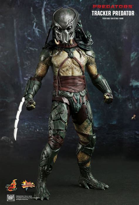 Predators Tracker Predator With Hound Figurine 35cm Hot Toys MMS 147