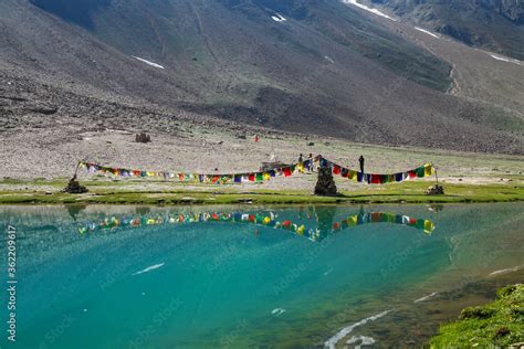 foto de chandratal lake   high altitude lake  spiti valley india