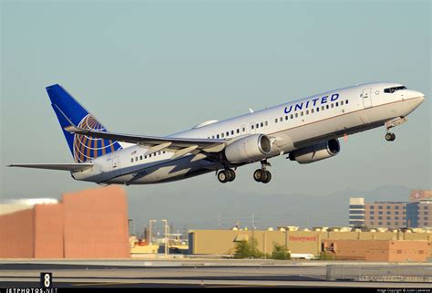 N Boeing United Airlines Justin Lawrence Jetphotos