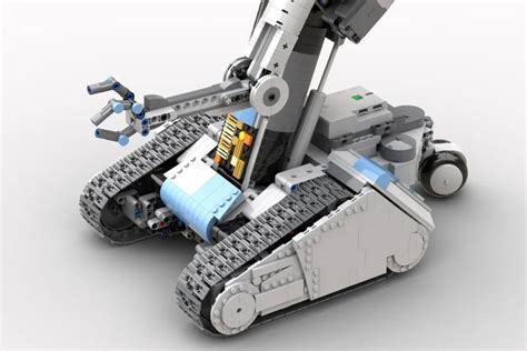 Johnny 5 Is Still Alive with Fan-Made Short Circuit LEGO Set