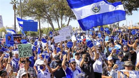 Salvadoreños radicados en EE UU celebran la verdadera independencia