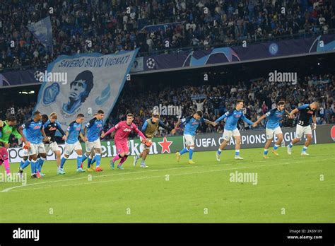 Napoli players thank their fans during the Uefa Champions League SSC ...