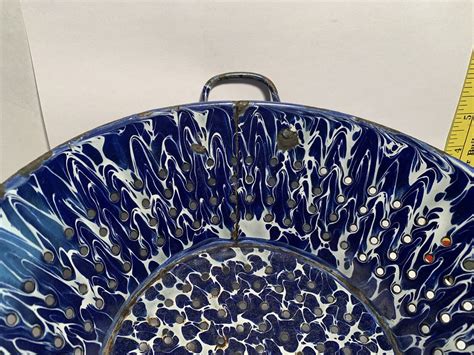 VTG COBALT BLUE WHITE SWIRL ENAMELWARE GRANITEWARE HANDLED STRAINER