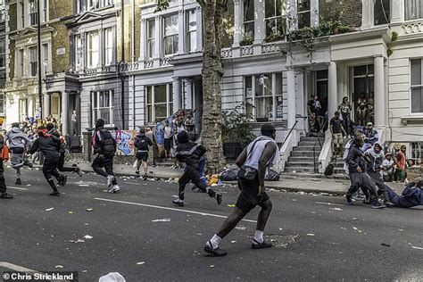 Celebración de la cultura caribeña en el Notting Hill termina en caos