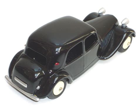 Dinky Toys réédition Citroën 11 BL réf 24N