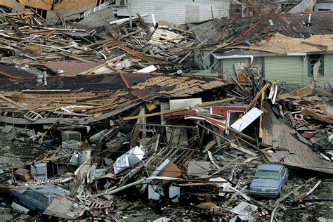 Hurricane Katrina Anniversary 40 Powerful Photos Of New Orleans After