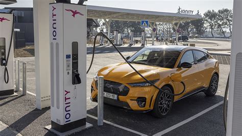 Voitures électriques Ionity ouvre 32 bornes de recharge rapide sur l