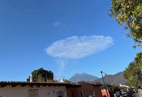 Nube Circular Sobre La Antigua Luis Figueroa Carpe Diem