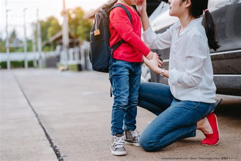 子供の送迎で露出多めのママと服装を非難するママ 両者の主張に世間は賛否両論 Gettyimages 950791160