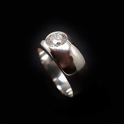 Bague Jonc Anglais En Or Gris 18K Massif Avec Diamant Brillant 1 23 Cts