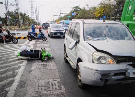 休旅車疑闖紅燈釀禍 擊落三輛綠燈起步機車 2人送醫 撞擊畫面曝 民生電子報