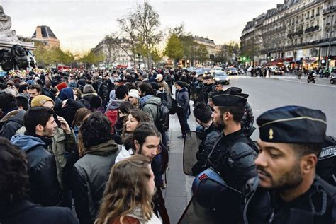 Les Policiers En Tat Durgence D Noncent Militants Au Parquet L