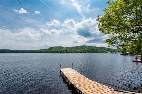 Turnkey, magnificent all season home on Calabogie Lake