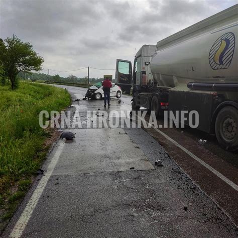 Pogledajte Kako Izgleda Automobil U Kojem Su Preminule Osobe Crna