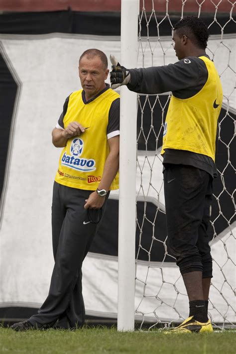 Mano Menezes E Felipe Durante O Treino Do Corinthians Realizado Esta