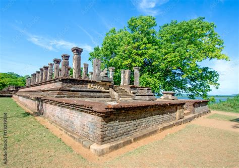 Foto De The Ancient Ruins Of Polonnaruwa Sri Lanka Polonnaruwa Is The