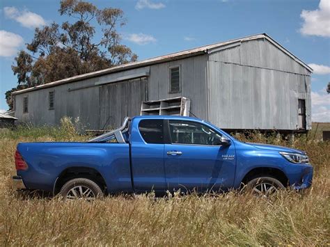 Toyota HiLux SR5 Extra Cab Test Drive