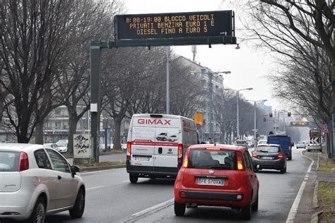 Smog Torino Semaforo Torna Bianco Rientra Stop Euro Mondo Motori