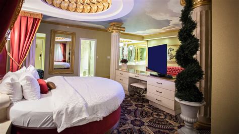 Luxury Roman Theme Room